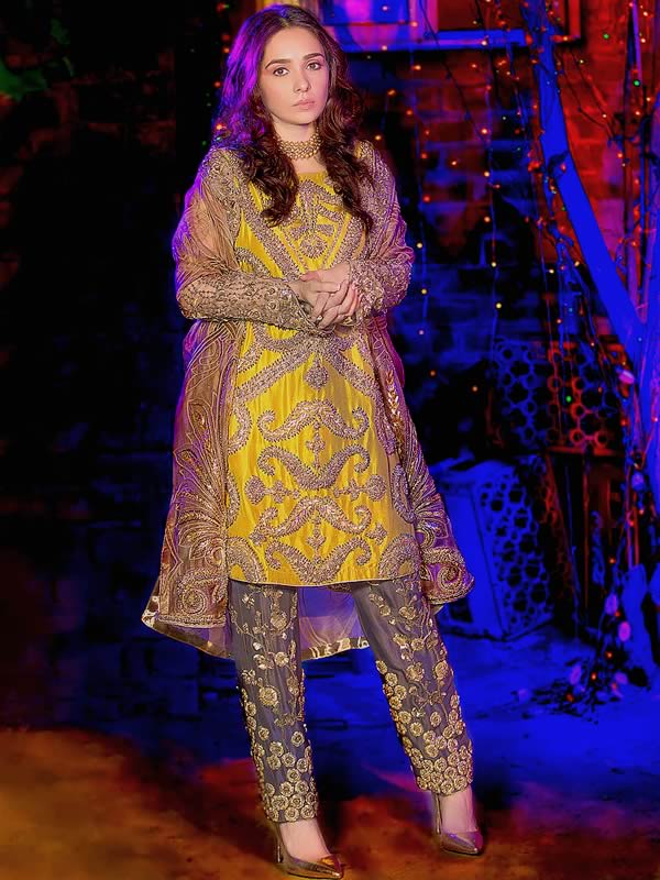 pakistani mehndi function dresses